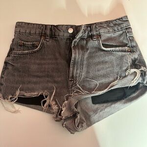 Women’s Zara gray distressed denim high waisted shorts in size 6